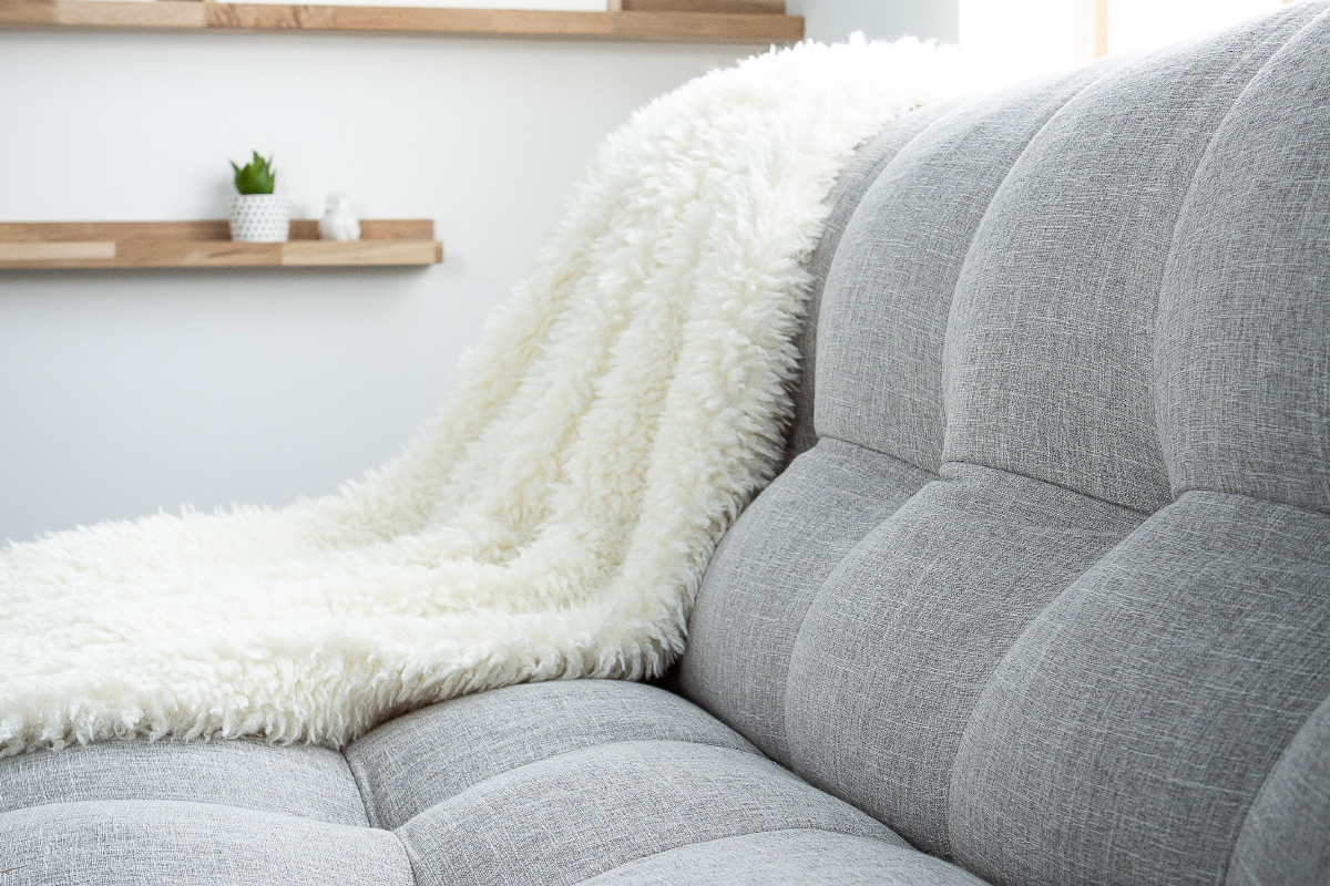 canape-convertible-scandinave-3-places-yumi-miliboo-8211-gris-clair-3